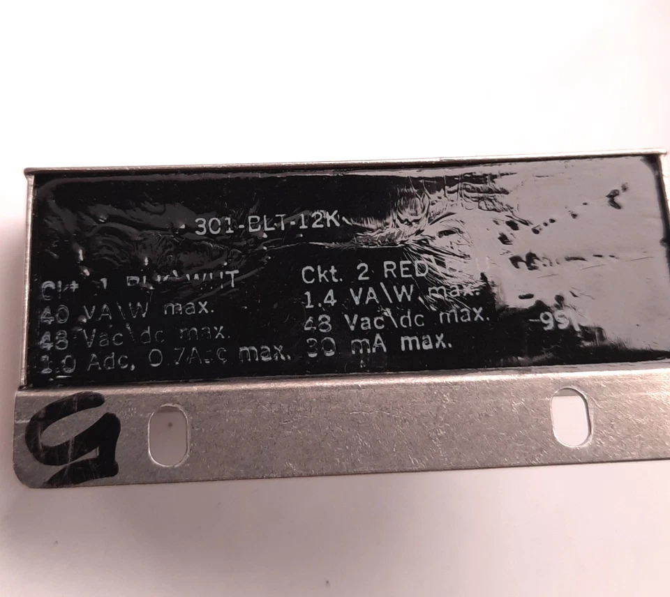 Sensor de posición resistente a derrotas Sentrol Industrial 301-BLT-12K, rango de 0,6" Foto 2 de 4