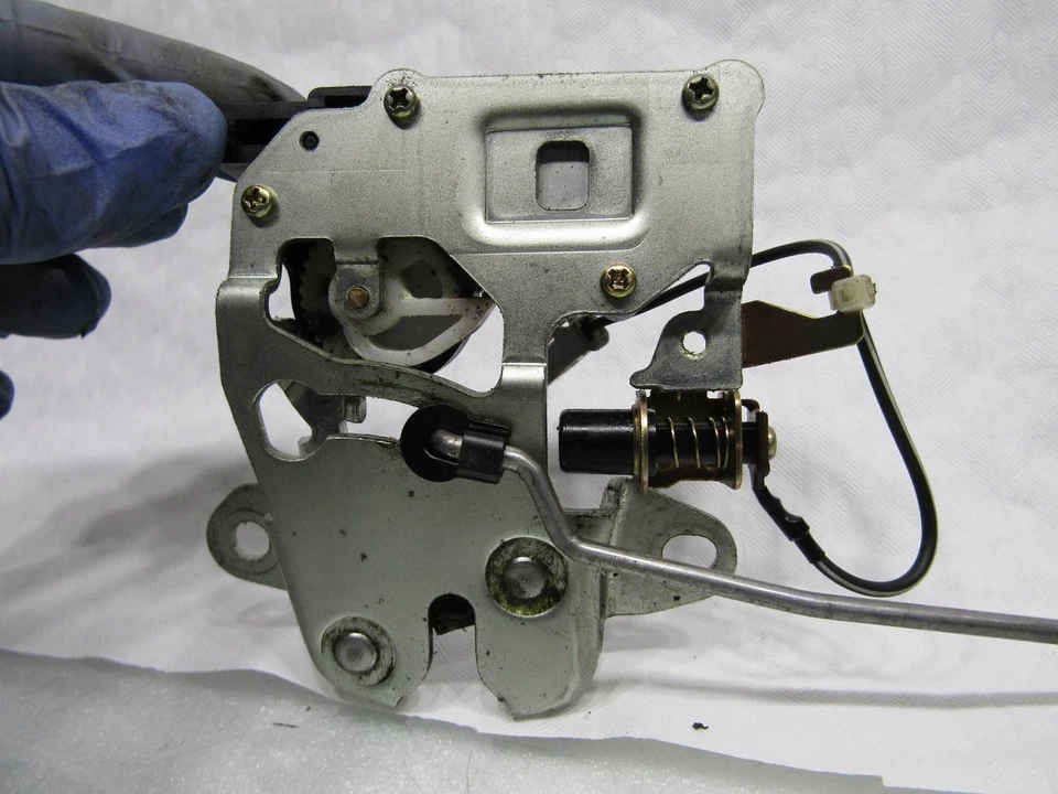 Lexus Soarer Toyota SC300 SC400 91-0 porta-malas trava de trava de trava central - Imagem 3 de 4