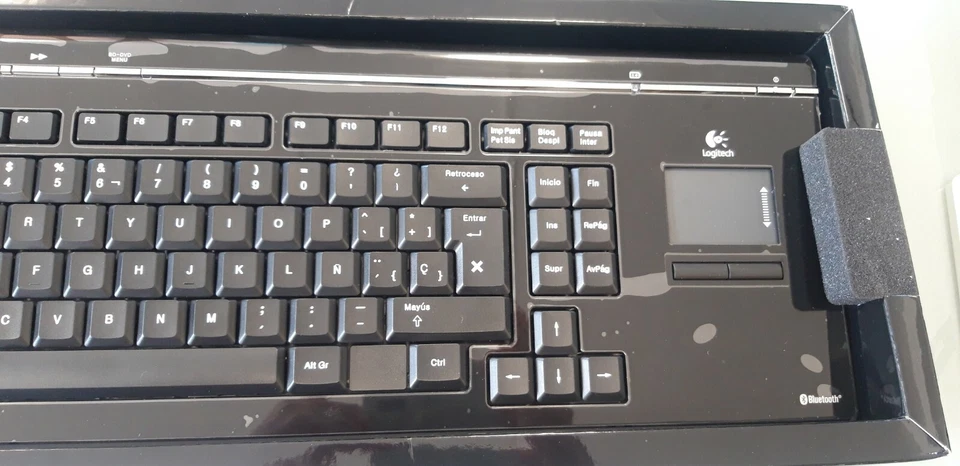Logitech Cordless Mediaboard Pro Keyboard Bluetooth Media Y-X5A77 Spanish layout - Image 2 of 3