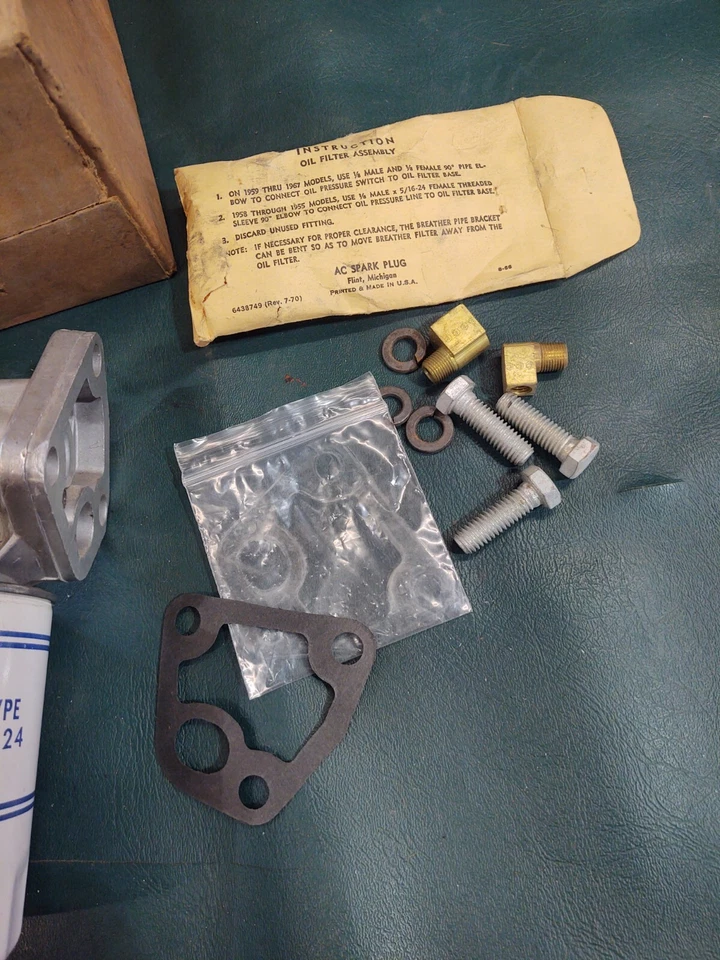 NOS OEM GM AC 67 68 69 PONTIAC FIREBIRD 1969 G/P 90 degree Oil Filter + Housing - Image 4 of 4