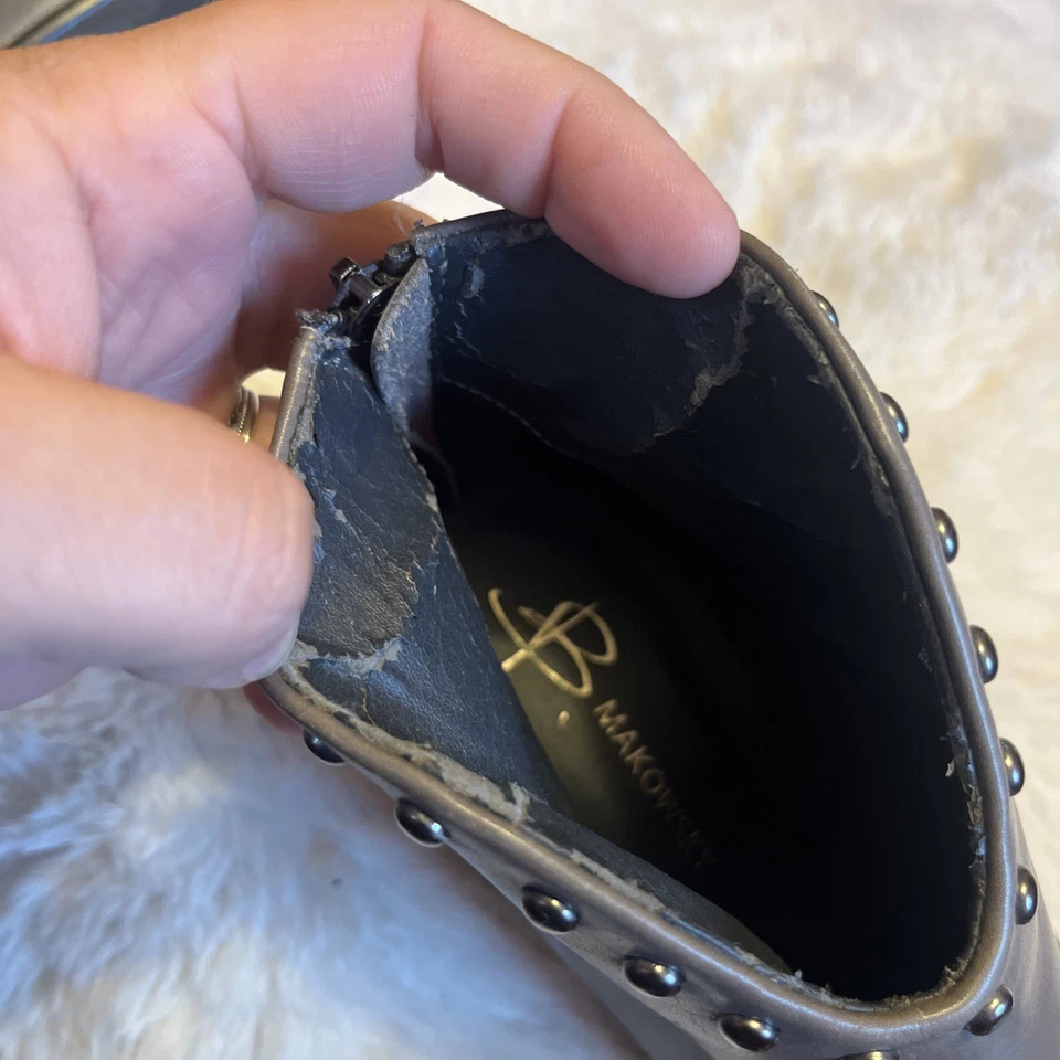 Bota de cuero occidental con tachuelas al tobillo gris gris B. Makowsky para mujer Quincy 7,5 M Foto 4 de 4