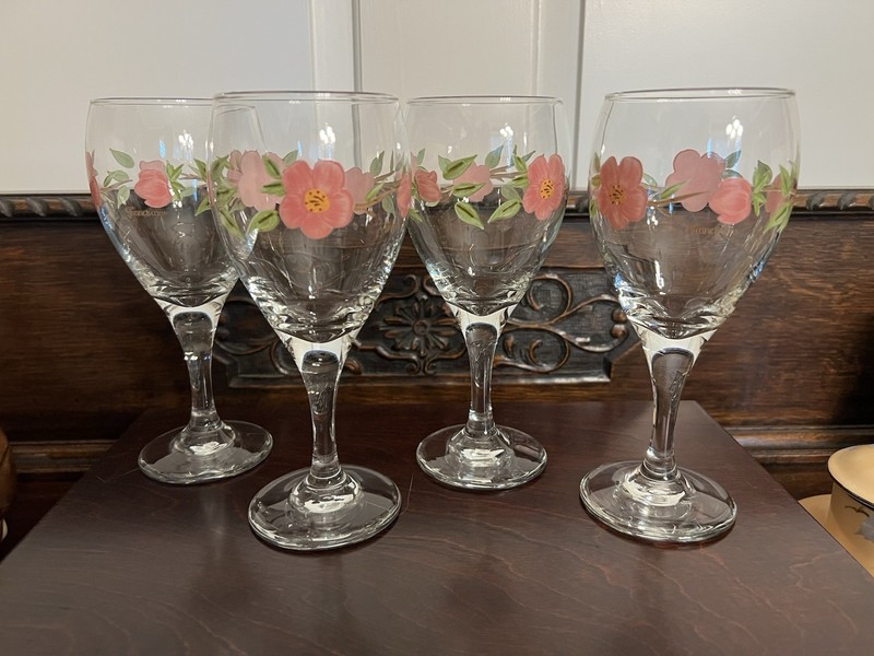 Franciscan Desert Rose 10 Oz Glass Wine 7.25" Set of 4 - Look unused - no fading