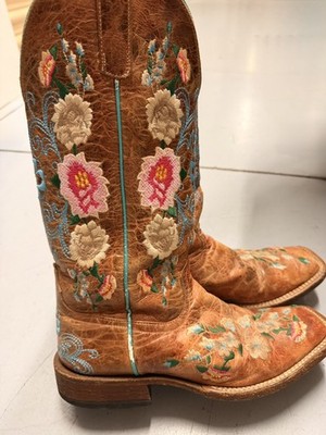 MACIE BEAN WOMEN'S ROSE GARDEN WESTERN BOOTS - BROAD SQUARE TOE. Red inside 