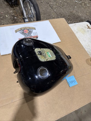 Harley Softail Gas Fuel Tank OEM 2004 Efi Fuel Injected Stock Paint Original - Picture 4 of 24