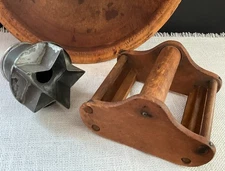 EARLY 1900'S AAFA WOODEN HANDLED CARVED DOUBLE PASTRY ROLLER/DOCKER