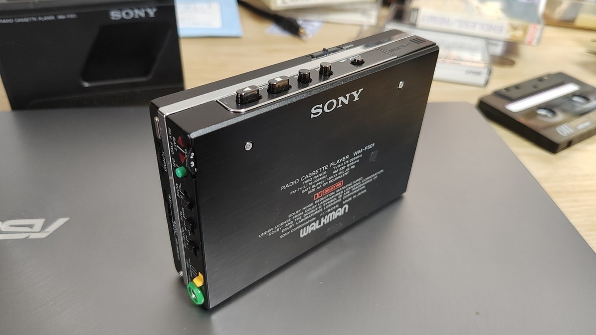 SONY カセットウォークマン WM-F501 Sony WM-F501 ▷ Walkman.land
