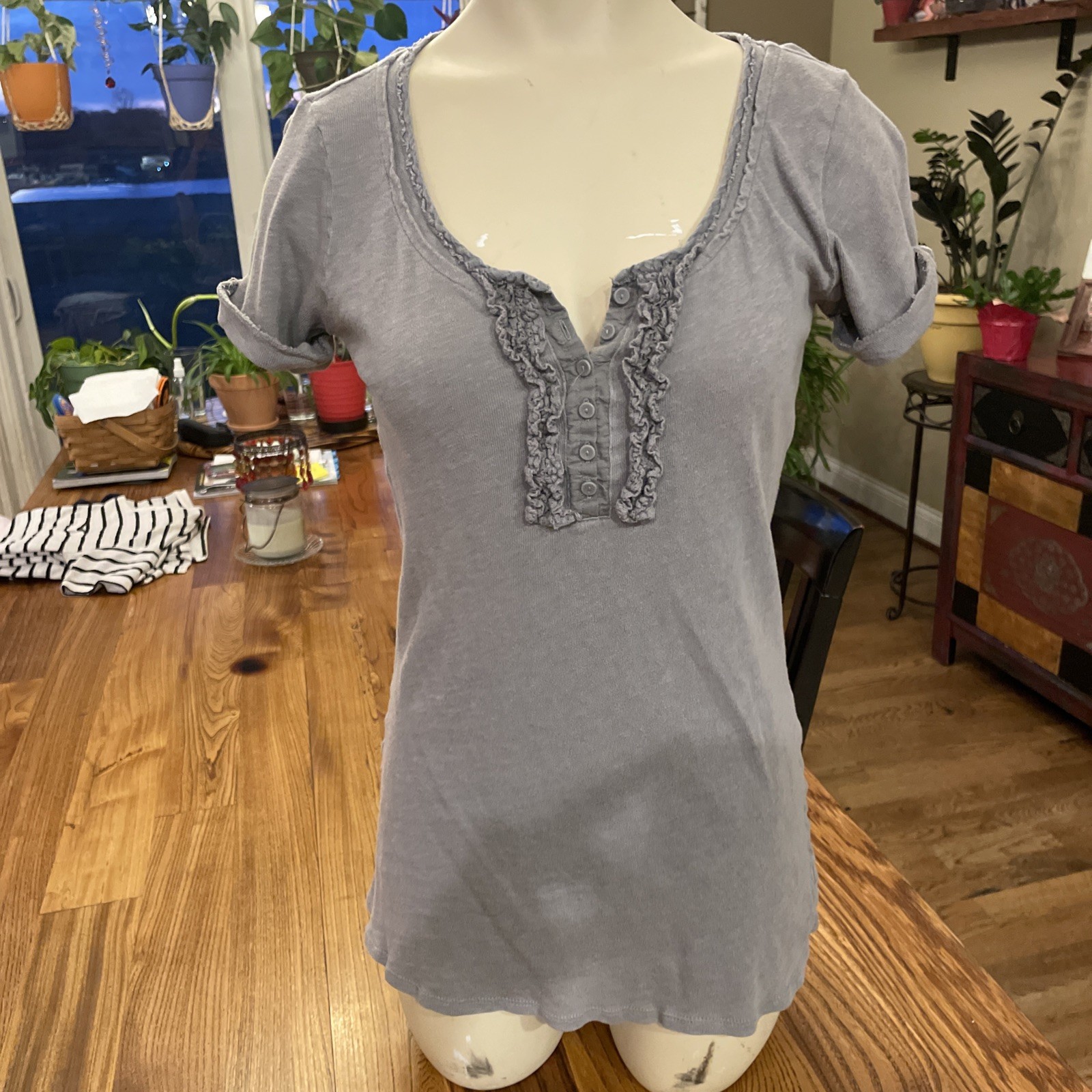 GAP Women’s Gray Small Tall T Shirt- Cute Neck Detail!