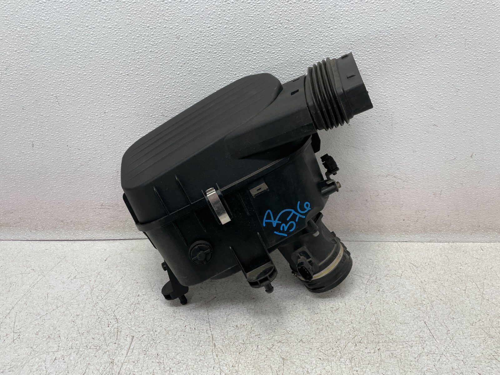 14 15 16 17 Maserati Ghibli Right Air Intake Filter Housing Cleaner Box 1376 OEM