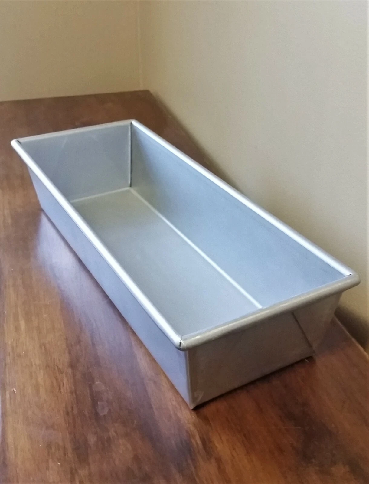 Amco Bakeware commercial heavy duty folded metal 13x5 inch bread pan 900495
Opens in a new window or