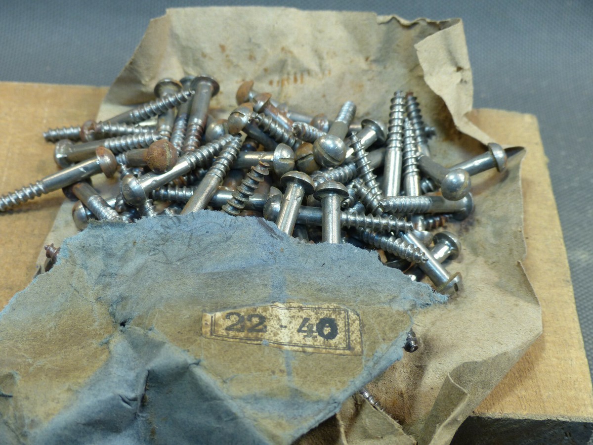 Vis à Bois Anciennes – Lot De 75 Pièces 5.5x40 Mm Tête Ronde – Stock Quincaillerie