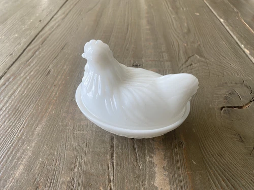 Vtg Hazel Atlas White Opalescent Milk Glass Hen On Nest Basket Weave Base