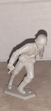 1 Marx Light Gray WWII German infantry W/ Mauser circa 1970