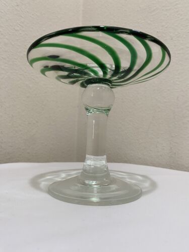 Art Glass Pedestal Candle Holder Green Candy Striped Swirl 5 Inch Holiday Dish - Afbeelding 1 van 15