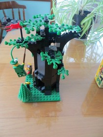 Legos #6054 Forestmen's Hideout