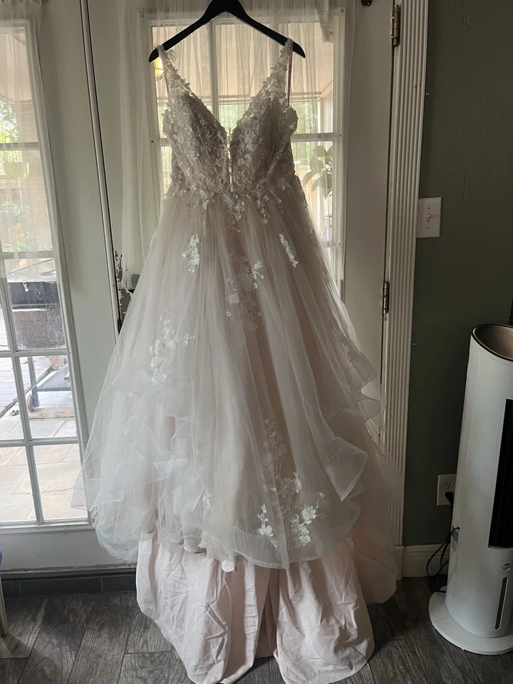 Vestido de novia Da Vinci marfil y rubor Foto 2 de 4