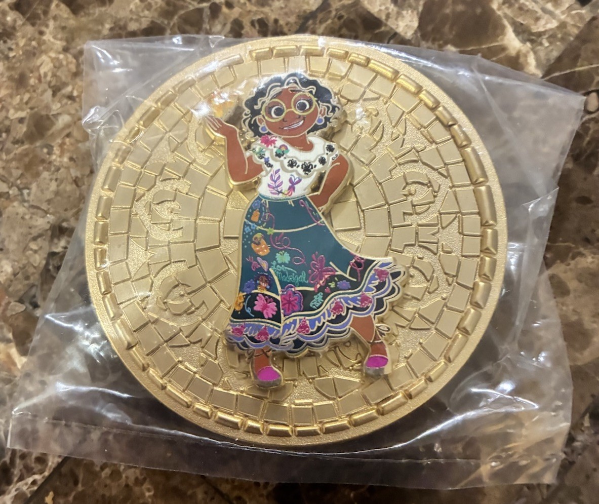 2021 Disney Movie Insiders Limited ENCANTO MIRABEL DMI DMR Holiday Ornament PIN