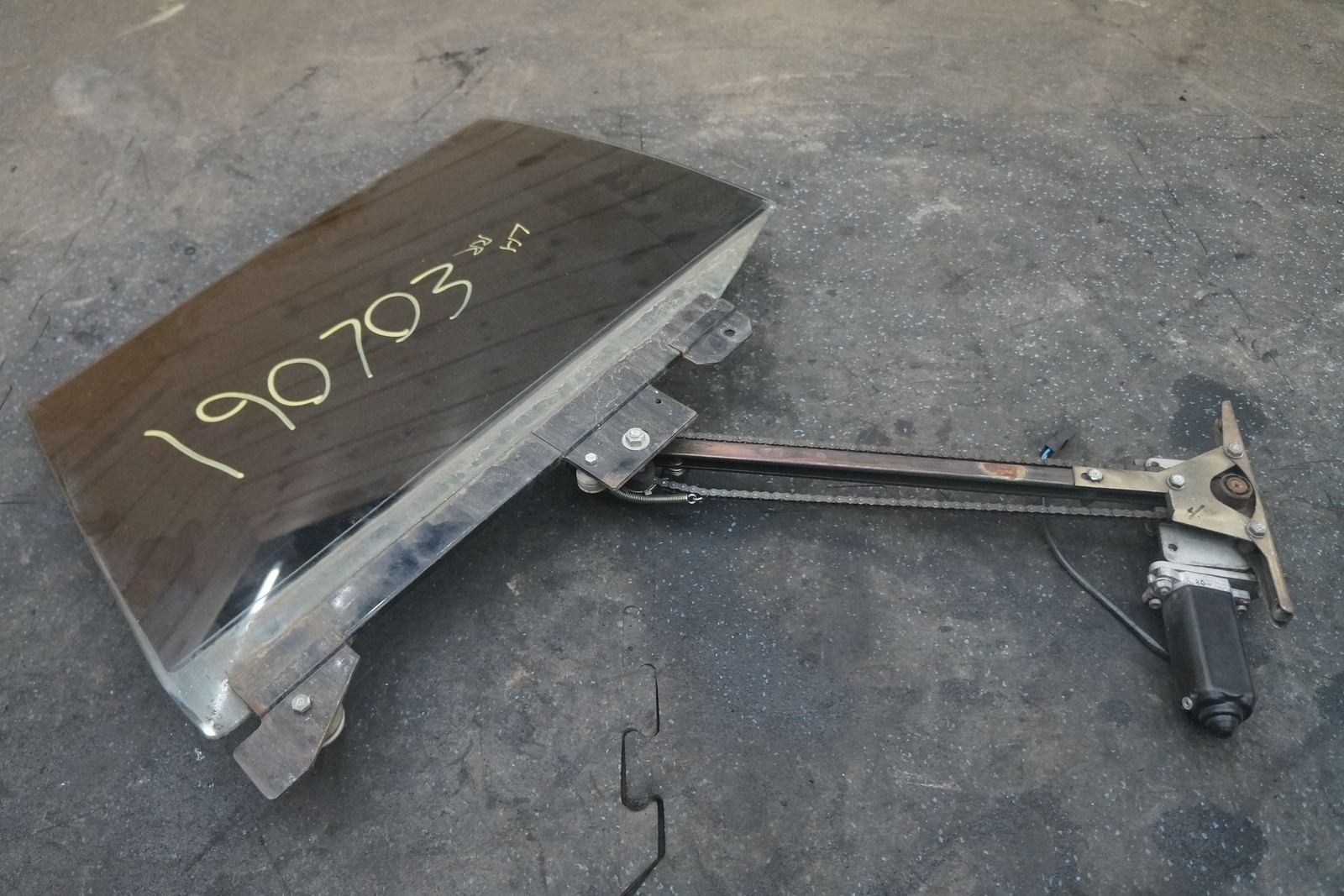 Rear Left Door Window Glass Motor Chain Assembly OEM Bentley Turbo R 1991