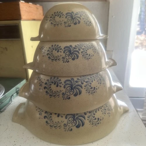 Vintage Pyrex Cinderella Nesting Mixing Bowls Homestead Complete Set Of 4