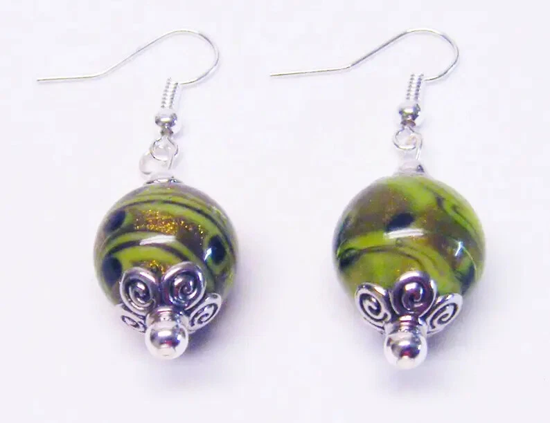 Juego de collar y pendientes colgantes con cuentas de vidrio forrado con papel de aluminio remolino verde/negro/marrón Foto 4 de 4