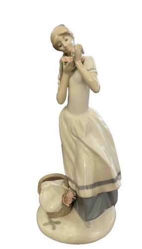 Franklin Mint CECILIA THE CARNATION MAIDEN Lladro Artist Fulgencio Garcia *O