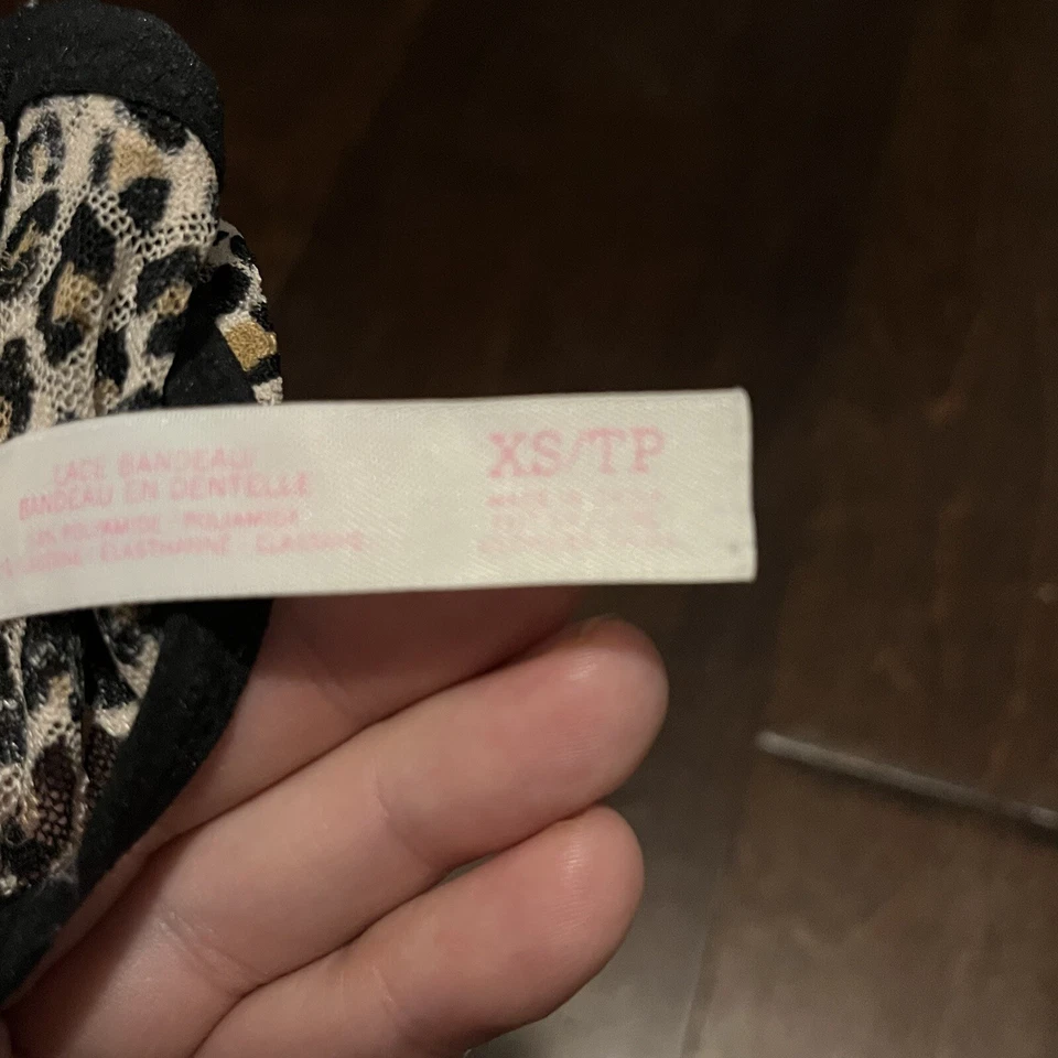 Bandeau acolchado estampado leopardo encaje rosa Victoria’s Secret talla XS Foto 4 de 4