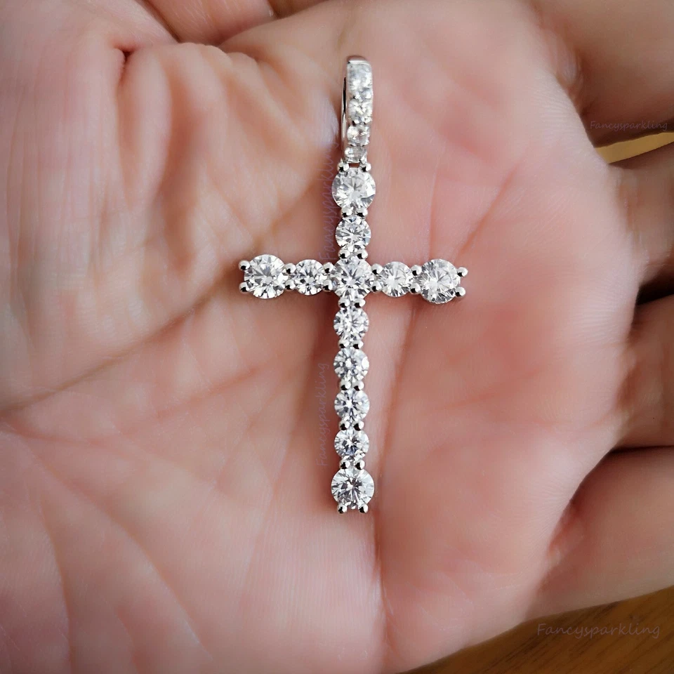 Collar colgante de cruz de 5 quilates para mujer y hombre diamante simulado enchapado en oro de 14 quilates plateado Foto 3 de 4