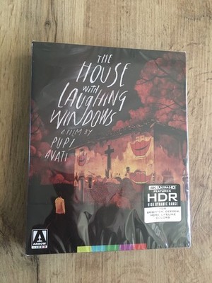 DAS HAUS MIT LACHENDEN WINDOWERN / Casa Finestre Ridono / 4K UHD Arrow US Limited