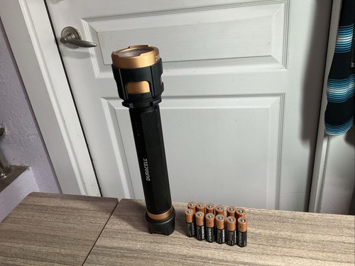 Duracell Durabeam Ultra 2500 Variable Focus LED Flashlight - W/NEW Batteries