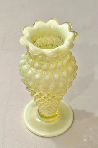Vintage FENTON Uranium Vaseline Topaz Opalescent Hobnail Vase