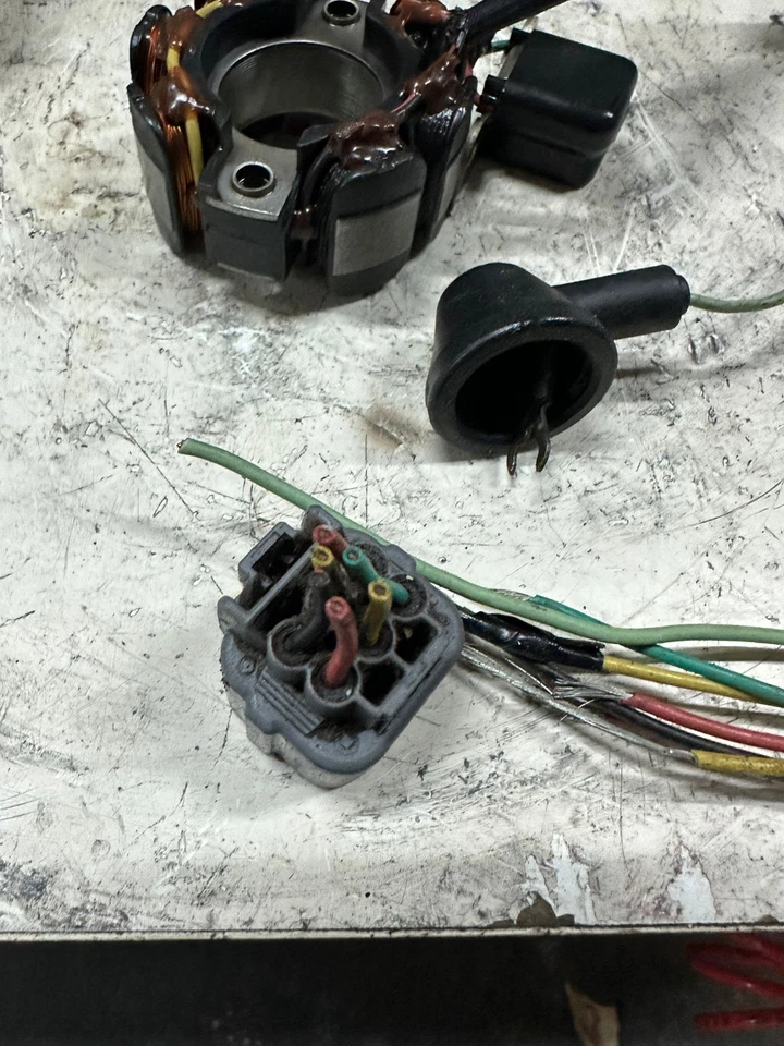 Estator Suzuki RMZ250 2004 (hay que conectar) Foto 2 de 4