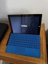 Microsoft Surface 3 W/ Keyboard 128GB Windows 10 (Cracked Screen)but work !!!!