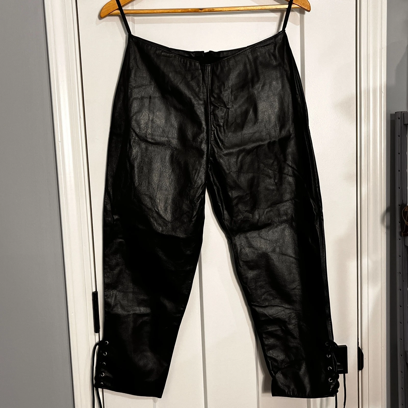 Womens Leather Capri Pants Black Lace Up Lower Legs Size Small Euro Chic Edgy
Opens in a new window