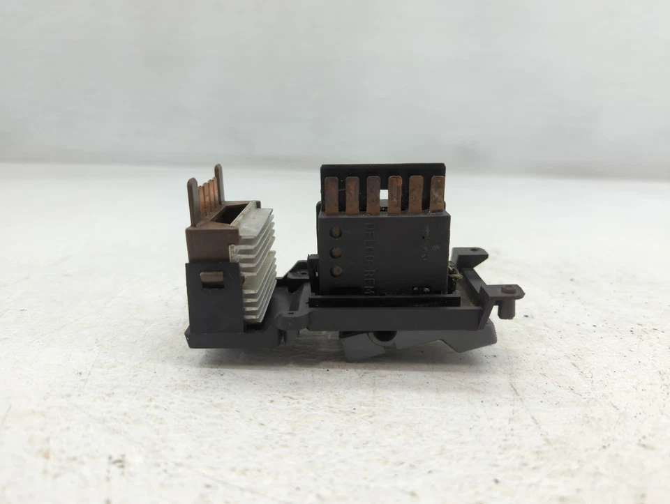 Interruptor principal de ventana eléctrica de puerta izquierda conductor suburbano GMC C1500 1994 WE1CQ Foto 3 de 4