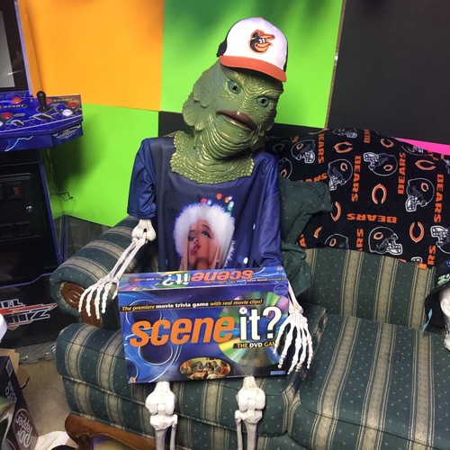 New Sealed Scene it? The DVD Movie Trivia Game by Mattel Family Game Night NIB - Picture 3 of 8