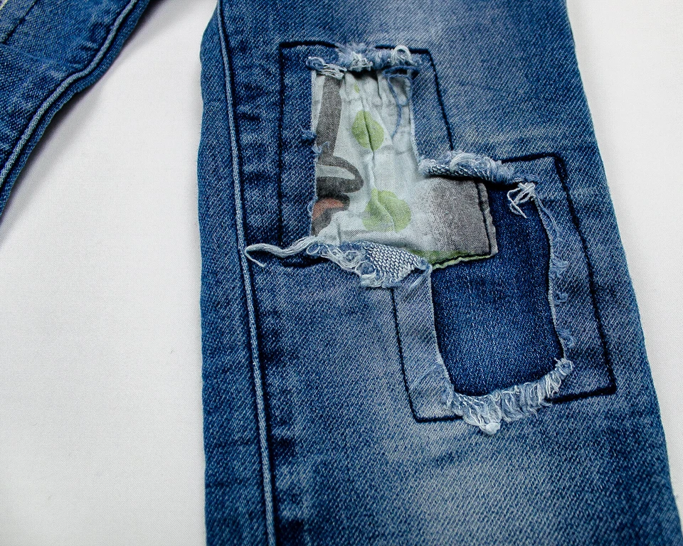 Cinturón de mezclilla con gráficos bordados Desigual para niños talla 3-4 [16x17] Foto 3 de 4