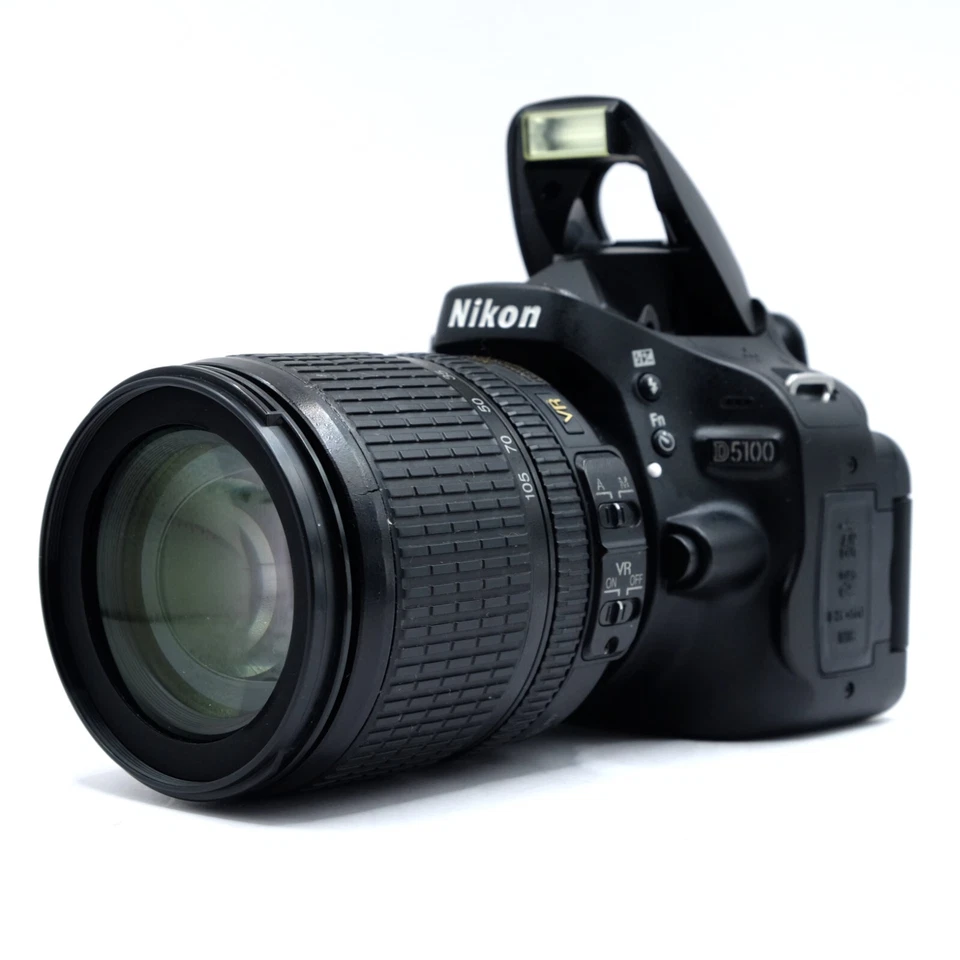 Cámara Nikon D5100 16,2 MP DSLR con lente AF-S Nikkor DX 18-105 mm f/3,5-5,6 G ED Foto 2 de 4