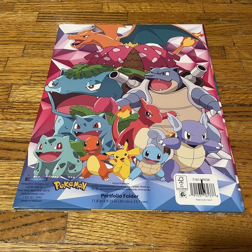 Pokemon Cartella Carta 2 Tasche 3 Fori Portafoglio Scuola Charizard Pikachu - Confezione da 2 - Foto 3 di 5