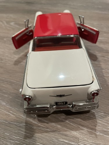 Franklin Mint 1957 Ford Fairlane 500 Skyliner 1:24 Scale Diecast Car Convertible - Picture 10 of 11