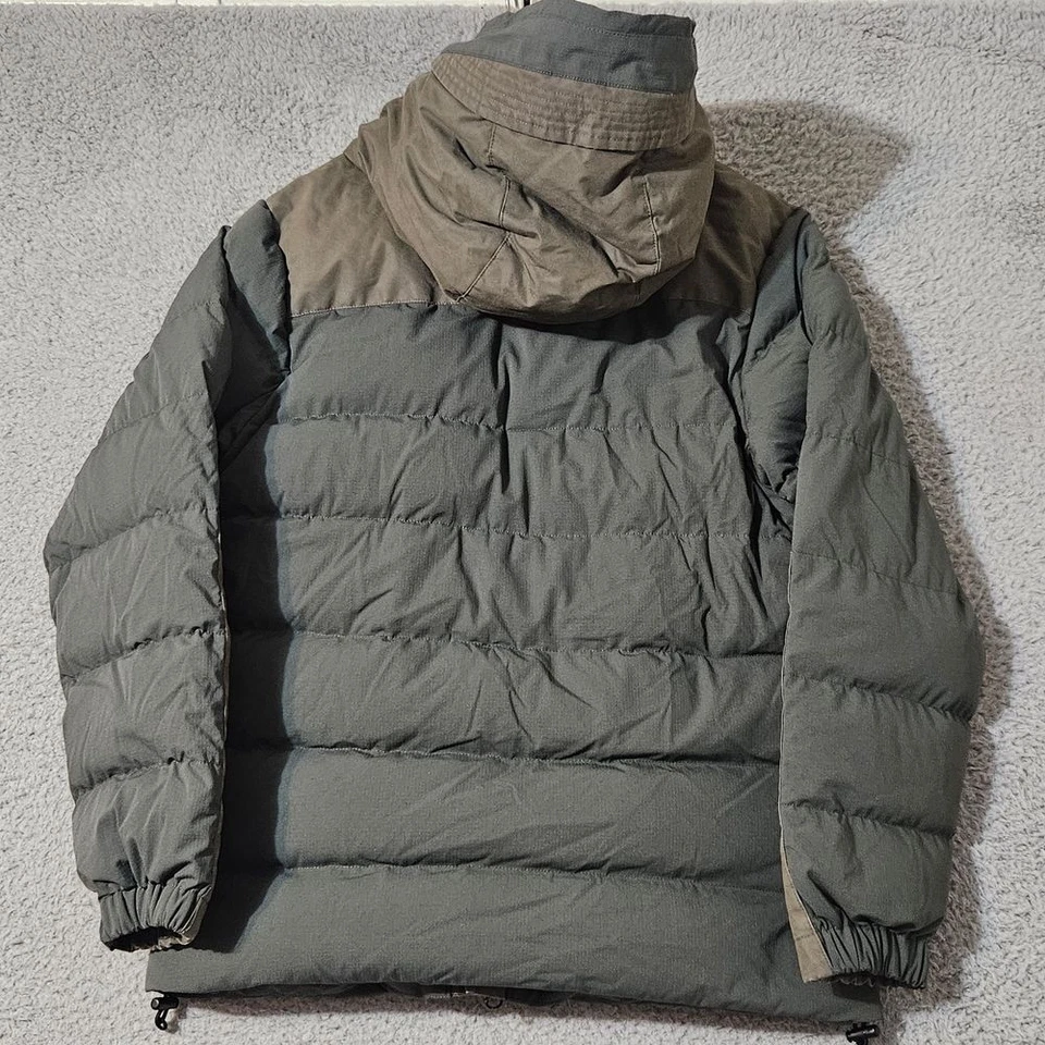 Chaqueta acolchada Journal Standard de gamuza verde y marrón con relleno para hombre talla pequeña Foto 3 de 4