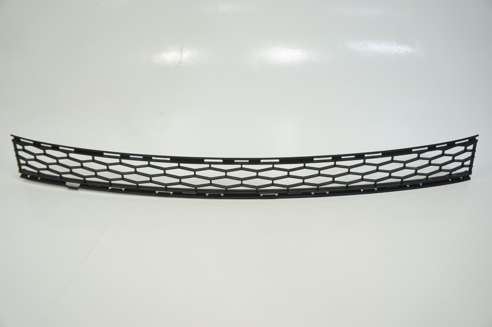 2014-2017 maserati ghibli front bumper center lower bottom grille grill