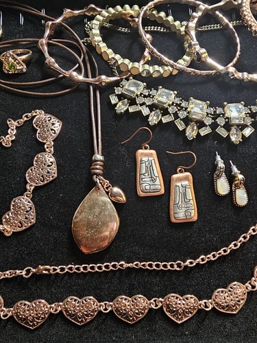 Vintage To Now Mixed Jewelry Lot Wearable Estate Jewelry - Imagen 3 de 5