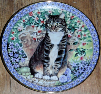 Danbury Mint Teller Katzen unter den Blumen Engel Hammant mit Fuchsia Campanulas