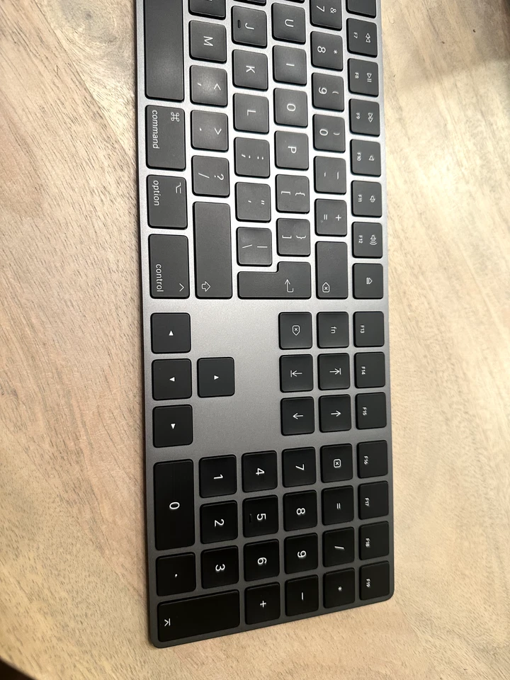 Teclado mágico inalámbrico Bluetooth Apple A1843 con teclado numérico NEGRO Foto 3 de 4