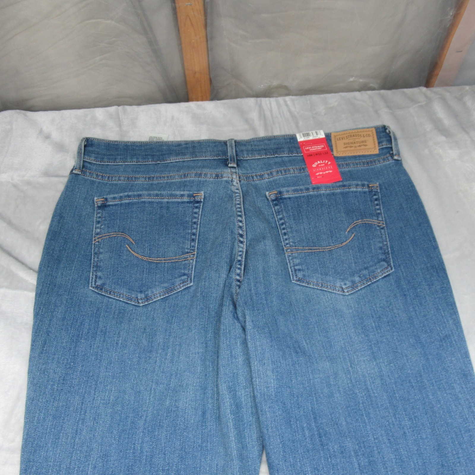 Levis Signature Jeans Women 14 Blue Denim Mid Rise Bootcut Medium Wash 36x32 NEW thumbnail 16