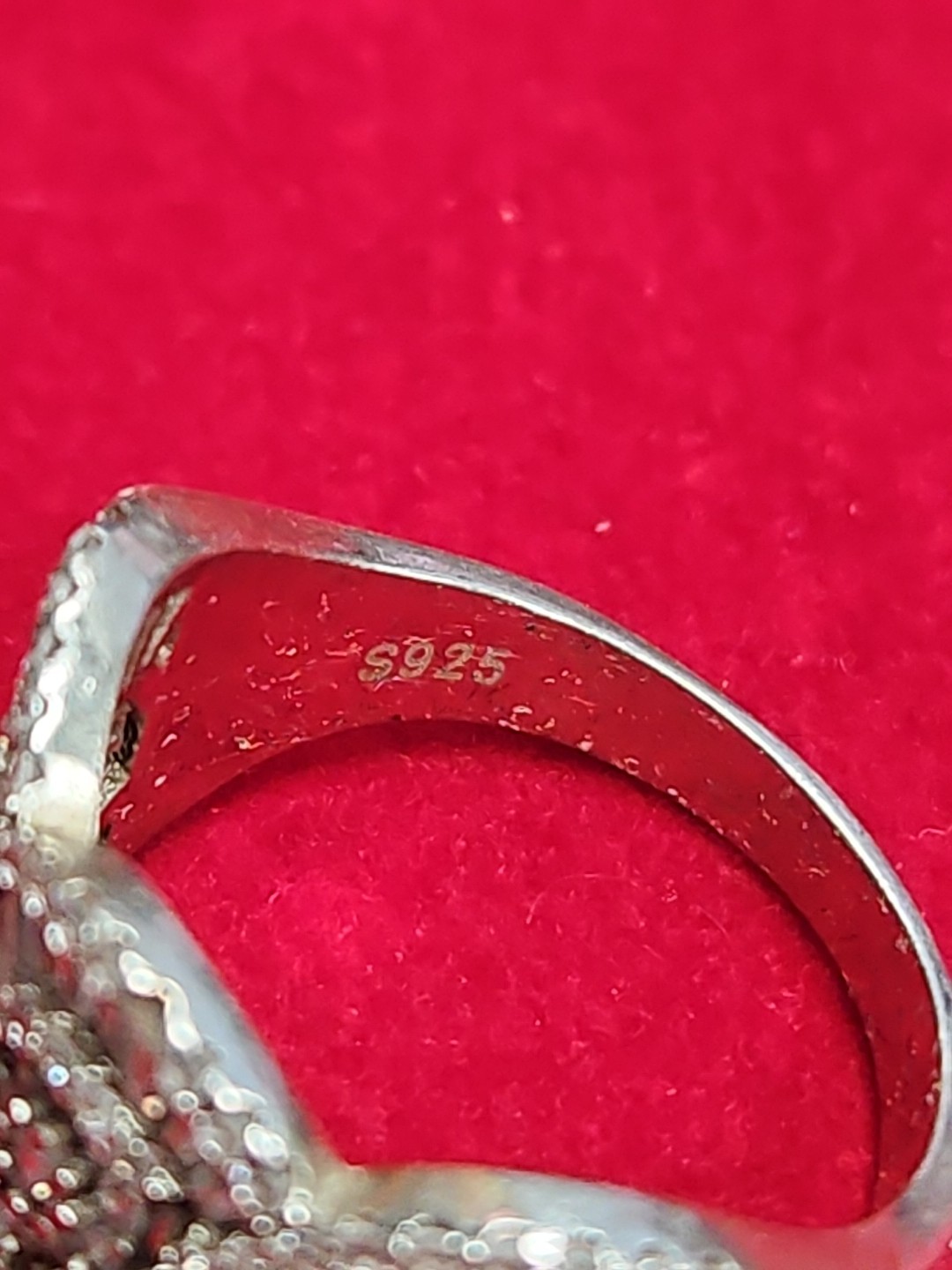 statement cocktail ring featuring a criss-cross s… - image 3