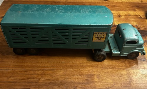 VINTAGE STRUCTO PRESSED STEEL FARMS TRACTOR TRAILER - Picture 1 of 13