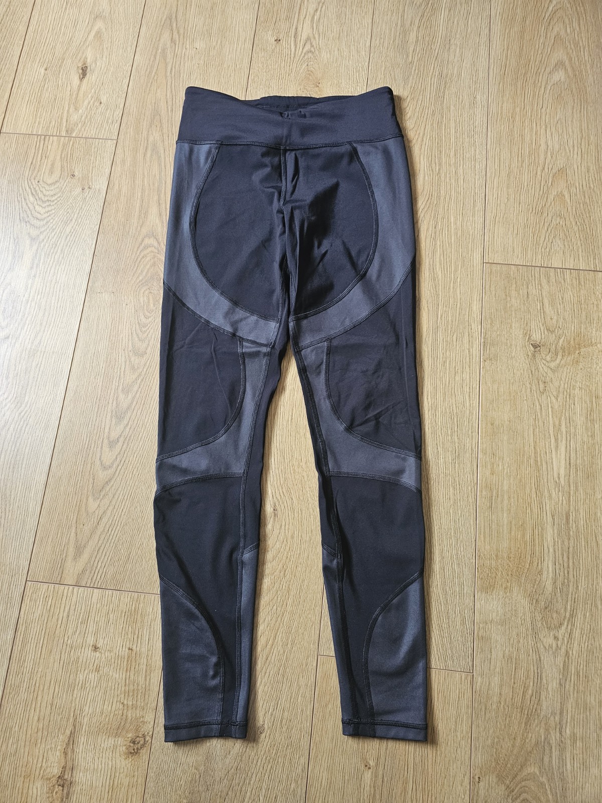 Lululemon Black Leggings Size US 8 UK 12 High Rise Wet Look Panel image 3