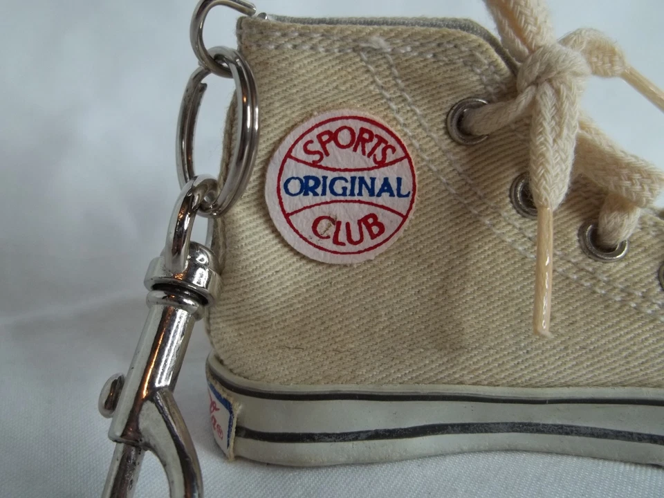 Llavero Zapatilla Deportiva Alta Coca Cola Coca #2 De Colección Foto 2 de 4