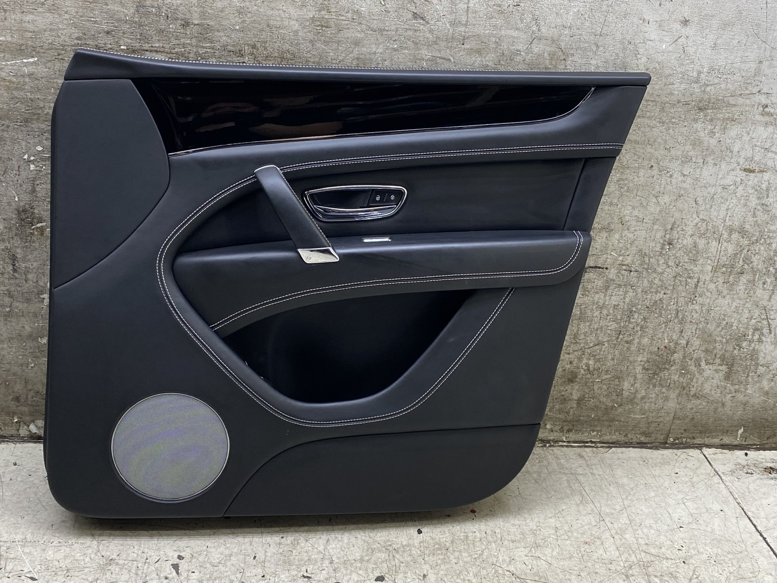 Bentley Bentayga 2015-2020 Front Right Inner Door panel
