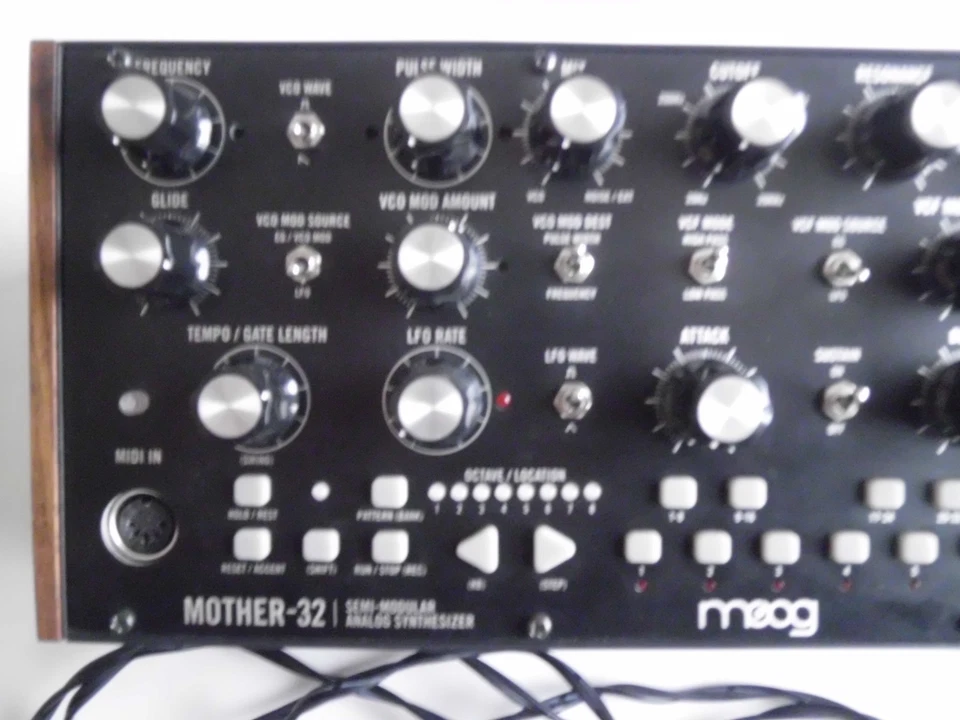 Moog Mother-32 halb Modular Synthesizer - Bild 3 von 4